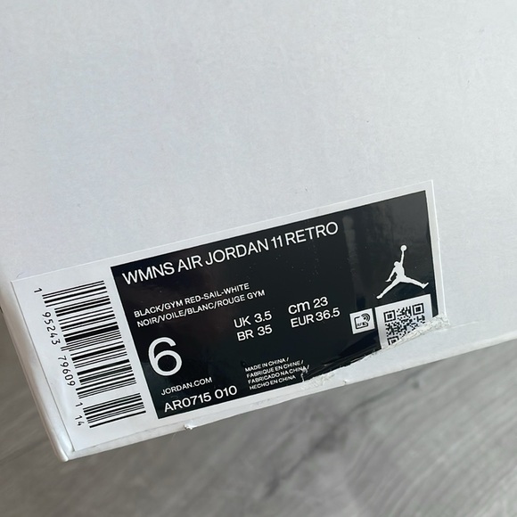 Air Jordan 11 Retro - Picture 3 of 3